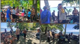 Kapolsek Makimi IPTU Samuel Picauly menyerahkan bantuan sarana kontak kepada Panitia Sidang Klasis Nabire Timur di Gereja Syaloom Makimi, Selasa 28/4/2026. (Dok. Istimewa)