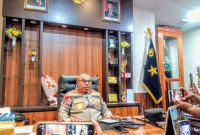 Kapolda Papua Tengah, Brigjen Pol. Jermias Rontini saat diwawancarai awak media di ruang kerjanya setelah pemotongan tumpeng HUT Polda Papua Tengah yang ke-2 di lingkungan Mapolda Papua Tengah jalan Pepera-Nabire. Rabu (29/4/2026). Dok/Alvi