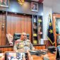 Kapolda Papua Tengah, Brigjen Pol. Jermias Rontini saat diwawancarai awak media di ruang kerjanya setelah pemotongan tumpeng HUT Polda Papua Tengah yang ke-2 di lingkungan Mapolda Papua Tengah jalan Pepera-Nabire. Rabu (29/4/2026). Dok/Alvi
