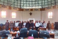 DPRK Nabire menggelar RDP bersama tokoh adat, agama, dan pemerintah untuk membahas penertiban togel dan miras di Nabire.(Dok_Istimewa)