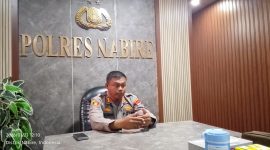 Kapolres Nabire AKBP Samuel D. Tatiratu menyampaikan pernyataan resmi terkait pengamanan aksi aspirasi. (Dok. NT)
