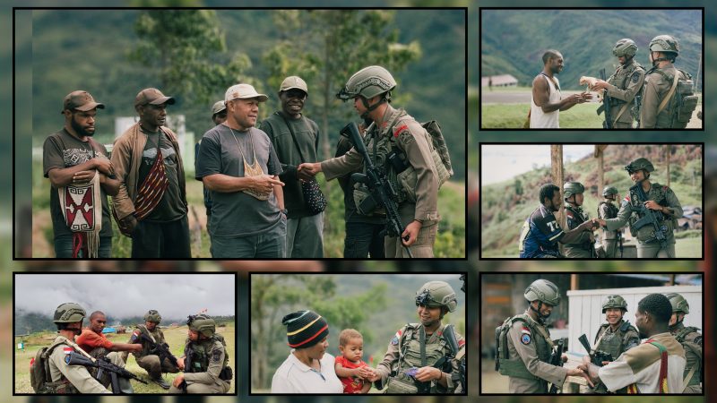 Personel Satgas Damai Cartenz berinteraksi dengan warga saat patroli humanis di Distrik Kiwirok, Pegunungan Bintang. (Dok_NT.ODC)