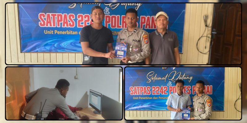 Petugas Satpas SIM Polres Paniai melayani masyarakat yang mengurus pembuatan SIM dengan cepat dan ramah. Dok_ Humas satlantas Paniai 