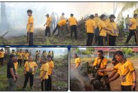 Personel Polda Papua Tengah bergotong royong membersihkan area lahan dalam kegiatan Jumat Bersih sebagai bentuk kepedulian terhadap lingkungan. Dok _Polda Papua Tengah. NT