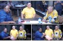 John R Gobai bersama Amirullah Hasyim menyerahkan dokumen aspirasi masyarakat Papua Tengah kepada Soedeson Tandra di Surya Manik, Senin (11/5/2026). Dok_NT
