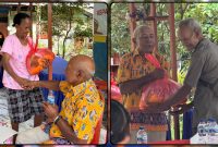 Kepala Suku Moora Provinsi Papua Tengah, Donatus Sembor, menyerahkan paket sembako kepada masyarakat dalam kegiatan sosialisasi dukungan terhadap program Pemerintah Pusat di Nabire, Selasa (26/5/2026). Dok_ Ist. NT