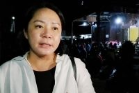 Nancy Natalia Raweyai Anggota DPR Papua Tengah Komisi II saat diwawancarai awak media setelah Nobar Pesta Babi di Asrama Puncak Nabire. Rabu (13/5/2026). Dok_Alvi. NT