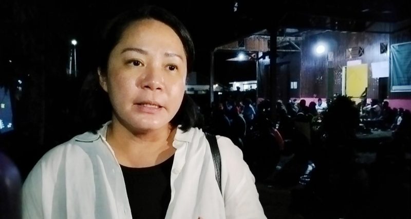 Nancy Natalia Raweyai Anggota DPR Papua Tengah Komisi II saat diwawancarai awak media setelah Nobar Pesta Babi di Asrama Puncak Nabire. Rabu (13/5/2026). Dok_Alvi. NT