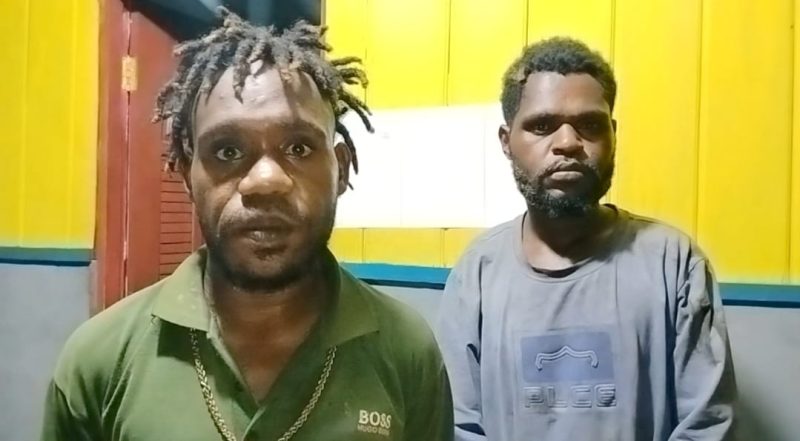 Marius Petege atau sering disebut TipeX (Ipmado Nabire) yang juga sebagai pengarah Nobar "Pesta Babi" di Halaman Asrama Putra Dogiyai Nabire saat diwawancarai awak media setelah Nobar. Selasa (19/5/2026). Dok-Alvi