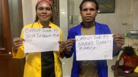 Solidaritas Mahasiswa Paniai Se-Indonesia Kota Studi Makassar saat menyampaikan pernyataan sikap menolak DOB, pertambangan, dan militerisme di Papua Tengah. Dok_KG. NT
