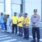 Kapolres Nabire AKBP Samuel D. Tatiratu, S.I.K menghadiri penjemputan Anggota DPR RI Papua Tengah Dr. Soedeson Tandra di Bandara Nabire. Dok_NT