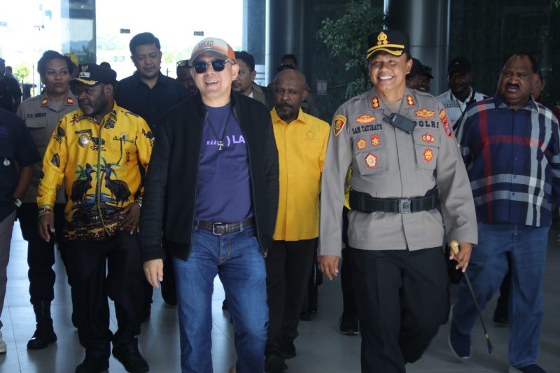 Anggota DPR RI Dapil Papua Tengah, Dr. Soedeson Tandra, menjalani rangkaian agenda reses dan konsolidasi di Kabupaten Nabire. Dok_NT
