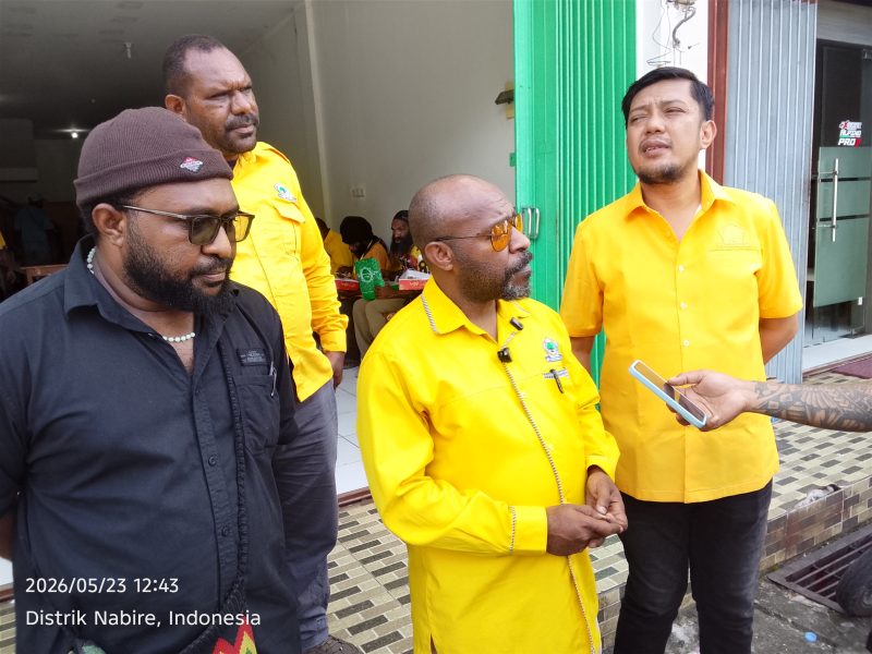 Sekretaris DPD I Partai Golkar Papua Tengah, Sony Kayame, memberikan keterangan saat pelaksanaan Musda DPD II Kabupaten Puncak Jaya dan Intan Jaya di Hotel Getz Nabire. Dok_Aw. NT