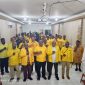 Menutup Musda Ke-VI DPD Partai Golkar di Nabire, Willem Wandik dan Ketua DPD Partai Golkar baik dari Intan Jaya (Elias Igapa dan Puncak Jaya ( Mendi Wonerengga) menyerukan Yel-Yel Golkar untuk Papua Tengah Maju, Bangkit dan Menang di 2029 . Sabtu (23/5/2026). Dok-Alvi