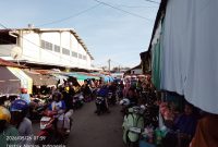 Suasana Pasar Sentral Kalibobo, Nabire, dipadati warga yang berburu kebutuhan bahan makanan menjelang Hari Raya Iduladha 1447 Hijriah, Selasa (26/5/2026). Dok_NT