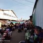 Suasana Pasar Sentral Kalibobo, Nabire, dipadati warga yang berburu kebutuhan bahan makanan menjelang Hari Raya Iduladha 1447 Hijriah, Selasa (26/5/2026). Dok_NT