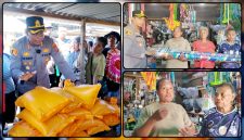 Kapolres Nabire AKBP Samuel D. Tatiratu, S.I.K., menyerahkan secara simbolis bantuan payung kepada mama-mama pedagang Pasar Sentral Kalibobo, Nabire, Kamis (11/6/2026). Sebanyak 30 payung disalurkan setelah Kapolres mendengar langsung keluhan pedagang yang selama ini berjualan tanpa pelindung memadai dari panas dan hujan. Dok_Alvi.NT