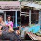 Kapolres Nabire AKBP Samuel D. Tatiratu meninjau kondisi asrama personel Polres Nabire yang akan direhabilitasi dalam rangka menyambut Hari Bhayangkara ke-80. Sebanyak 27 petak rumah akan diperbaiki, termasuk tujuh unit yang kondisinya dinilai sudah tidak layak huni. Dok_Arief NT