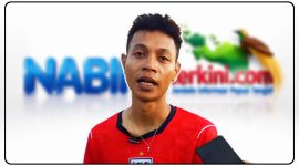 Aljufika Rawarin menjelaskan konsep Tarian Nusantara yang mengangkat ragam budaya Indonesia dari Aceh hingga Papua saat diwawancarai awak media di Bandara Lama Nabire, Selasa (23/6/2026). Tarian tersebut akan ditampilkan dalam Festival Pelajar Papua Tengah 2026. Dok_Arief NT