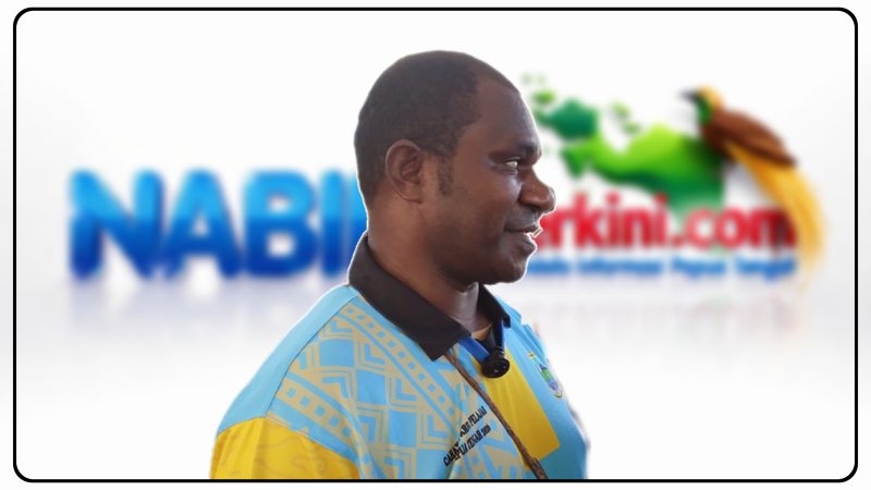 Ketua Panitia Pelaksana Festival Cahaya Kreasi Pelajar Papua Tengah 2026, Deni Tenouye, memberikan keterangan kepada awak media terkait kesiapan pelaksanaan festival di Nabire, Selasa (23/6/2026). Panitia memastikan seluruh persiapan akan rampung sebelum pembukaan kegiatan. Dok_ Arief NT