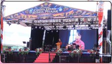 Gubernur Papua Tengah, Meki Fritz Nawipa, menyampaikan sambutan pada pembukaan Festival Cahaya Kreasi Budaya Pelajar Papua Tengah 2026 di Nabire, Rabu (24/6/2026). Dok_ Arief NT