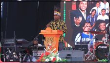 Ketua Panitia Festival Cahaya Kreasi Pelajar Papua Tengah 2026, Deni Tenouye, menyampaikan laporan pelaksanaan kegiatan yang diikuti peserta dari delapan kabupaten di Papua Tengah pada pembukaan festival di Lapangan Bandara Lama Nabire.Dok_Arief NT