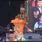Ketua Panitia Festival Cahaya Kreasi Pelajar Papua Tengah 2026, Deni Tenouye, menyampaikan laporan pelaksanaan kegiatan yang diikuti peserta dari delapan kabupaten di Papua Tengah pada pembukaan festival di Lapangan Bandara Lama Nabire.Dok_Arief NT