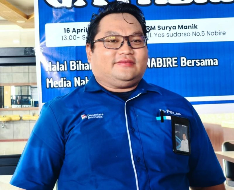 Plt. Kepala PT PELNI Cabang Nabire, Munardi, menjelaskan program diskon tiket kapal sebesar 30 persen saat ditemui di kawasan Car Free Day (CFD) Jalan Pepera, Nabire. Program stimulus nasional tersebut berlaku untuk seluruh kapal penumpang PELNI, termasuk KM Doloronda dan KM Gunung Dempo yang melayani Pelabuhan Nabire. Dok_Alvi NT