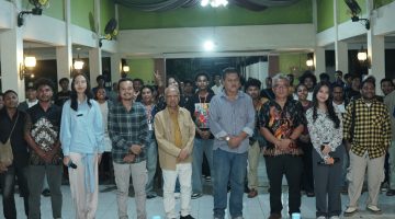 Peserta mengikuti nonton bareng dan diskusi publik film dokumenter 
