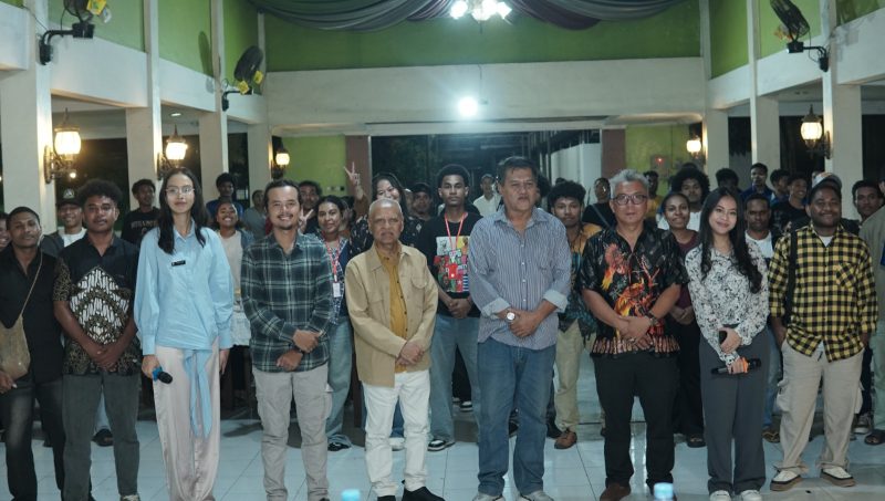 Peserta mengikuti nonton bareng dan diskusi publik film dokumenter 