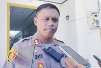 Kapolres Nabire AKBP Samuel D. Tatiratu, S.I.K., menegaskan akan memberikan sanksi kepada anggota Polres Nabire yang terbukti melanggar aturan lalu lintas, termasuk tidak menggunakan helm dan memakai knalpot brong. Dok_Alvi NT