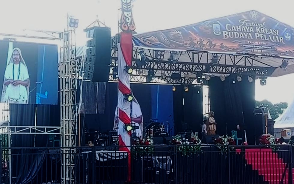 Peserta Kabupaten Deiyai menampilkan cerita rakyat Koyeidaba. Dok_Ist
