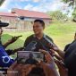 Dandim 1705-Nabire, Letkol Inf. Arh Dwi Palwanto, saat diwawancarai awak media di sela-sela break usai coffee morning bareng Pers Nabire di Taman Duta Kodim Nabire. Sabtu (6/6/2026). Dok_Tim NT