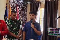 Sales Branch Manager Pertamina Patra Niaga Papua Tengah, Muhamad Rinaldi Suryanto, memberikan keterangan kepada awak media usai rapat koordinasi terkait distribusi BBM di Aula Inspektorat Kabupaten Nabire, Kamis (18/6/2026). Dok_Arief NT
