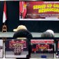 Ketua DPC BMP RI Kabupaten Nabire, Permenas Maniani, membuka Stand Up Comedy Kebangsaan di Aula RRI Nabire sebagai ajang memperkuat persatuan, toleransi, dan semangat kebangsaan melalui hiburan edukatif. Dok_ Arief/Alvi NT