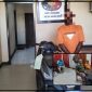 Kanit Reskrim Polsek Nabire Kota IPTU Yefri Iyai, S.H., bersama personel menyerahkan tersangka dan barang bukti kasus pencurian kendaraan bermotor kepada Jaksa Penuntut Umum di Kejaksaan Negeri Nabire setelah berkas perkara dinyatakan lengkap (P-21), Jumat (3/7/2026). Dok_polsek kota. NT