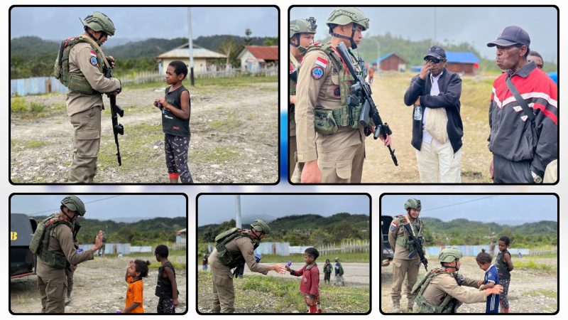 Personel Satgas Operasi Damai Cartenz-2026 berdialog dengan masyarakat dan membagikan bantuan kepada anak-anak saat patroli dialogis di Distrik Oksibil, Kabupaten Pegunungan Bintang. Dok_ODC26. NT
