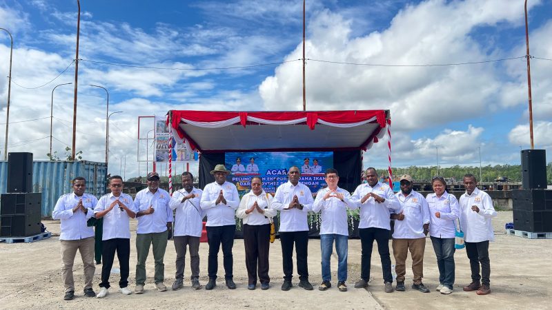Ketua Kadin Papua Tengah Alexandre Gobay menyampaikan apresiasi atas penyelenggaraan Ekspo Perdana Ikan Laut dan menegaskan kesiapan Kadin memperkuat sektor perikanan, pangan lokal, serta pengembangan ekonomi Papua Tengah. Dok. Ist. NT