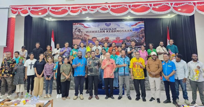 Peserta Seminar Wawasan Kebangsaan yang digelar DPC GAMKI Kabupaten Nabire mengikuti pemaparan materi tentang sejarah, nasionalisme, dan pentingnya menjaga persatuan demi Papua Tengah yang aman dan damai. Dok_Alvi NT