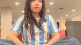 Luna, pendukung Tim Nasional Argentina di Nabire, menyatakan optimistis La Albiceleste mampu mengalahkan Spanyol pada final Piala Dunia 2026. Dok_Arief NT