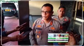 Kapolres Nabire AKBP Samuel D. Tatiratu, S.I.K., CPHR memberikan keterangan kepada awak media usai bertemu dengan keluarga korban terkait perkembangan penyidikan kasus meninggalnya seorang remaja di Polres Nabire, Senin (3/8/2026). Dok_Arief NT