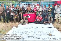 KNPB Nabire bersama pelajar dan mahasiswa menggelar mimbar bebas di halaman Asrama Dogiyai, Minggu (9/8/2026), dalam rangka memperingati Hari Masyarakat Adat Sedunia dan menyampaikan aspirasi terkait masyarakat adat, tanah adat, pengungsi, serta penyelesaian konflik. Dok_Pri_KNPB Nabire