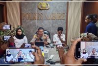 Kapolres Nabire AKBP Samuel D. Tatiratu saat memberikan keterangan terkait perkembangan penanganan perkara ABH berinisial HWS di Kabupaten Nabire. Dok_Arief Aw