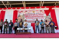 Masyarakat Adat Nusantara mengikuti deklarasi dan pawai dalam rangka memeriahkan HUT ke-81 RI di Taman Gizi Oyehe, Nabire, Papua Tengah, Rabu (19/8/2026). Dok_Ist