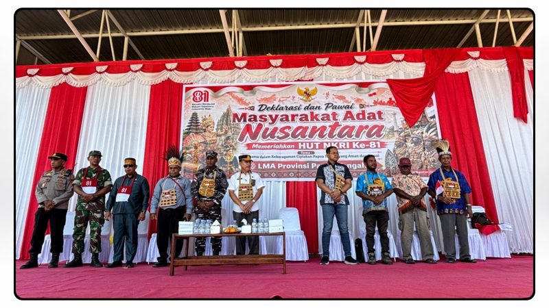 Masyarakat Adat Nusantara mengikuti deklarasi dan pawai dalam rangka memeriahkan HUT ke-81 RI di Taman Gizi Oyehe, Nabire, Papua Tengah, Rabu (19/8/2026). Dok_Ist