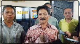 Ketua IKT Yulianus Pasang menyampaikan imbauan menjaga keamanan menjelang sidang kelima perkara pembunuhan remaja di PN Nabire. Dok_Arief NT. MT