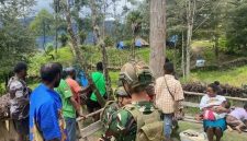 umat Katolik melaksanakan ibadah di gereja. TPNPB mengklaim aparat masuk ke Gereja Katolik Stasi Santa Sisilia Wuloni saat umat menjalankan misa. Dok_Pri-TPNPB