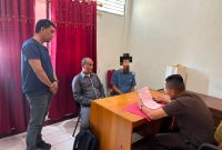 Sat Resnarkoba Polres Nabire melaksanakan tahap II perkara dugaan penyalahgunaan narkotika jenis ganja, Rabu (12/8/2026). Polisi menyerahkan ABH berinisial R.G.B.M. bersama barang bukti untuk proses hukum selanjutnya. Dok_HPN