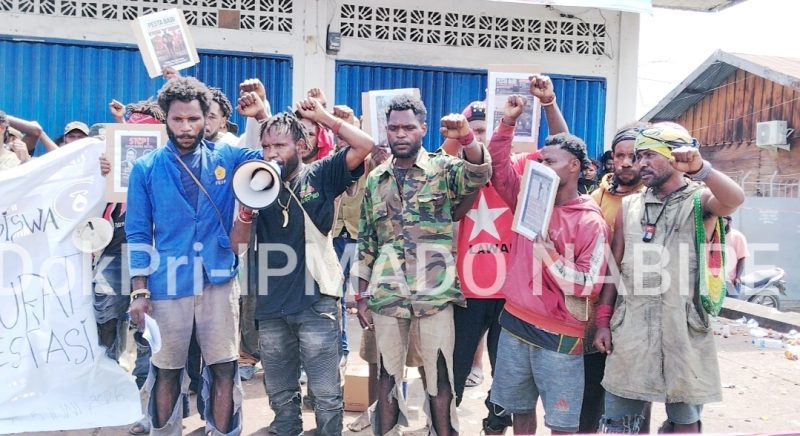Ketua Asrama Putra Dogiyai Kota Nabire, Marius Petege alias TipeX, saat menyampaikan pandangan dalam konsolidasi kedua IPMADO terkait pengawalan aspirasi kasus Dogiyai Berdarah di Nabire, Kamis (27/8/2026). Dok_Pri-IPMADO Nabire