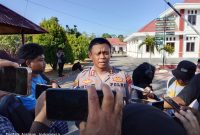 Kapolres Nabire AKBP Samuel D. Tatiratu menyampaikan keterangan usai pengamanan sidang kelima perkara pembunuhan remaja CKC di Pengadilan Negeri Nabire, Senin (31/8/2026). Dok_Arief NT